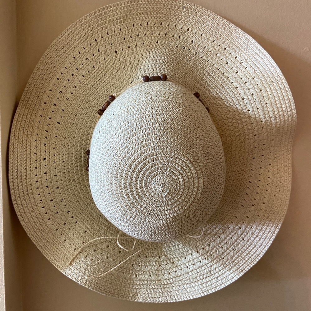 Straw hat - classic floppy style - 4” brim